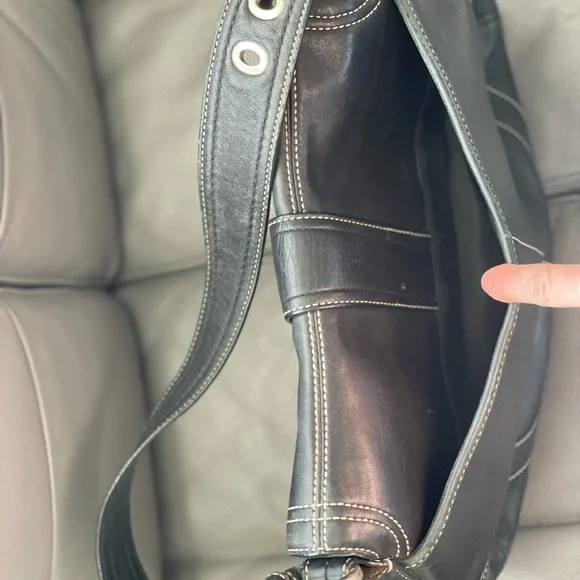 Authentic Coach Purse: black leather - Picture 3 of 5